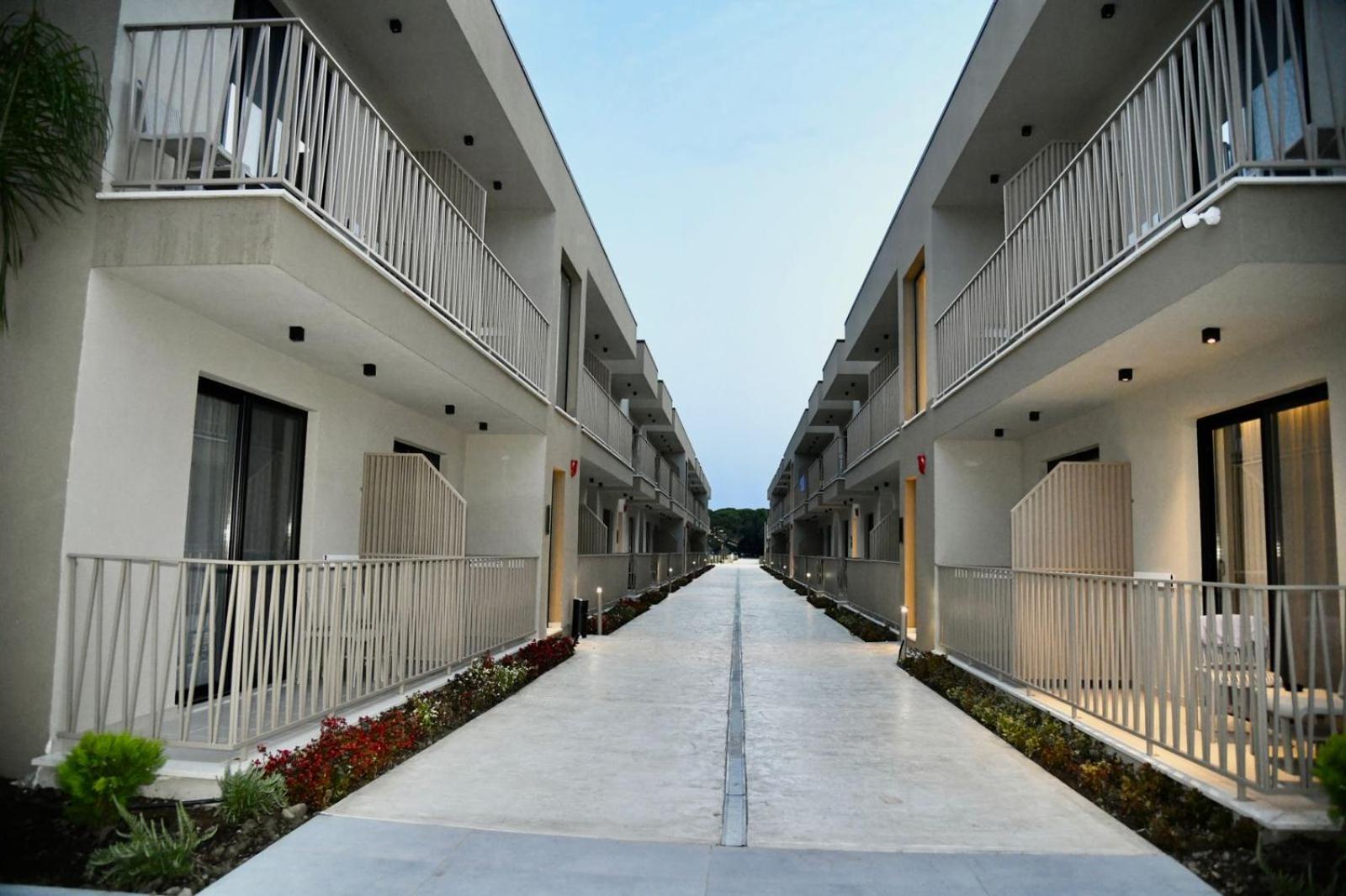 Amber Village Spille Buitenkant foto